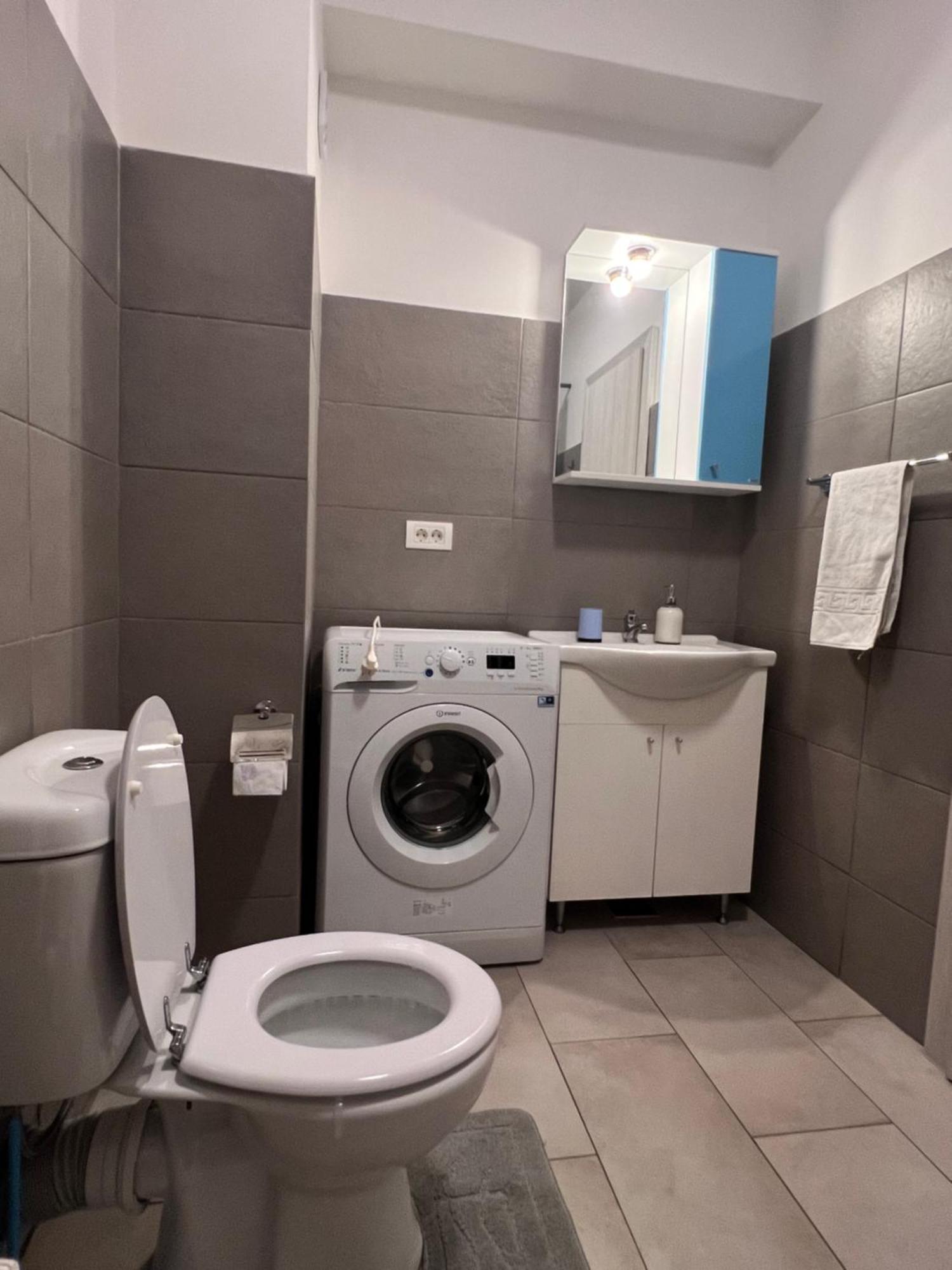 Apartament Madeira Leilighet Oradea Eksteriør bilde